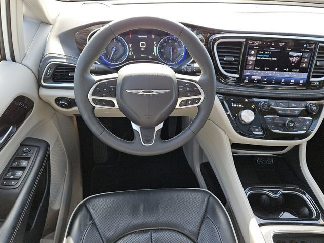 Used 2024 Chrysler Pacifica Limited FWD image 12
