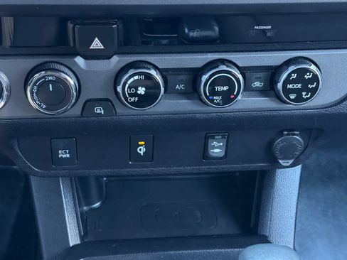 Used 2017 Toyota Tacoma TRD Sport w/ Tow Package (A/T) image 22