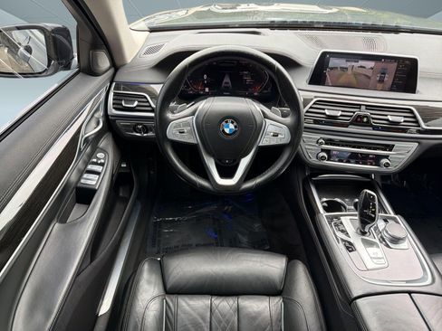 Used 2020 BMW 740i w/ Premium Package RWD image 28