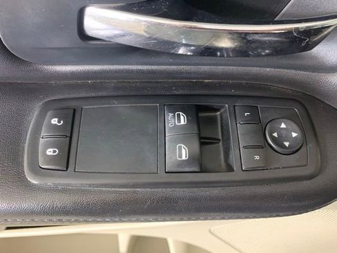 Used 2013 Dodge Grand Caravan SXT FWD image 28