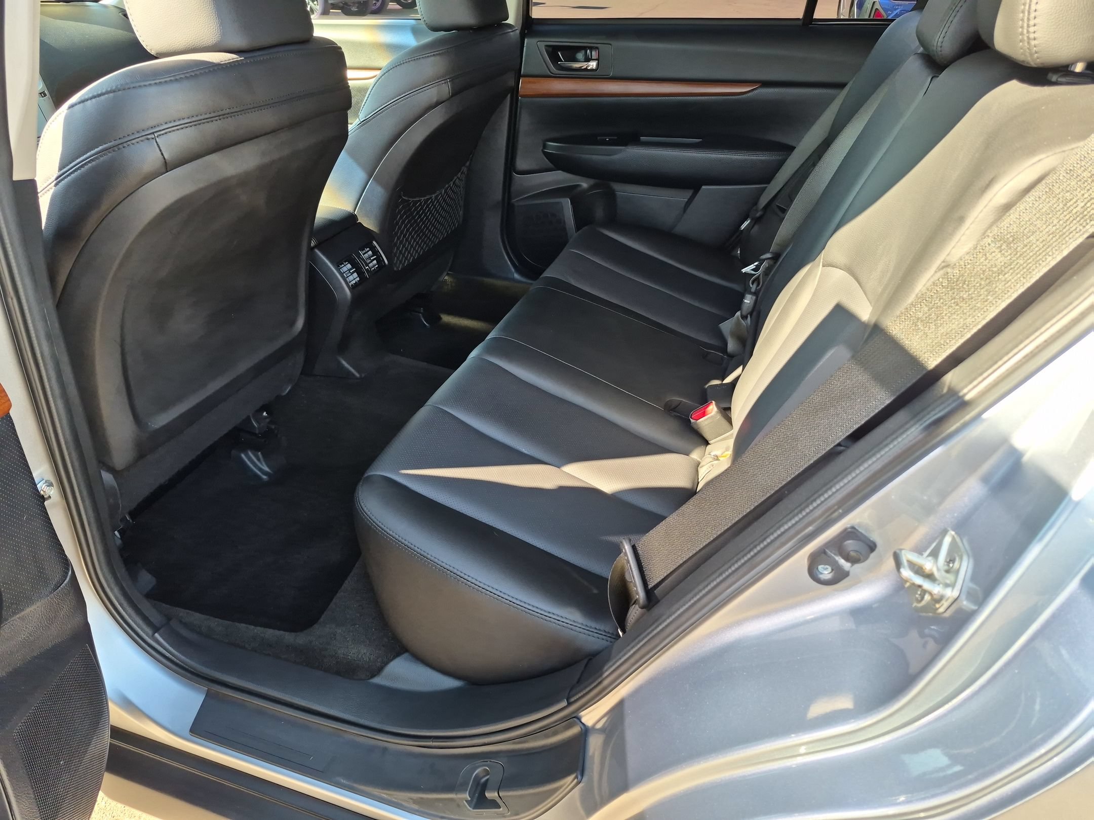Used 2013 Subaru Outback 2.5i Limited w/ Moonroof Pkg AWD/4WD image 16