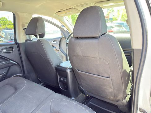 Used 2015 GMC Canyon SLE AWD/4WD image 17