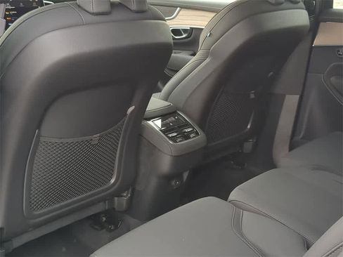 Certified 2025 Volvo XC90 B5 Core w/ Protection Package Premier image 17
