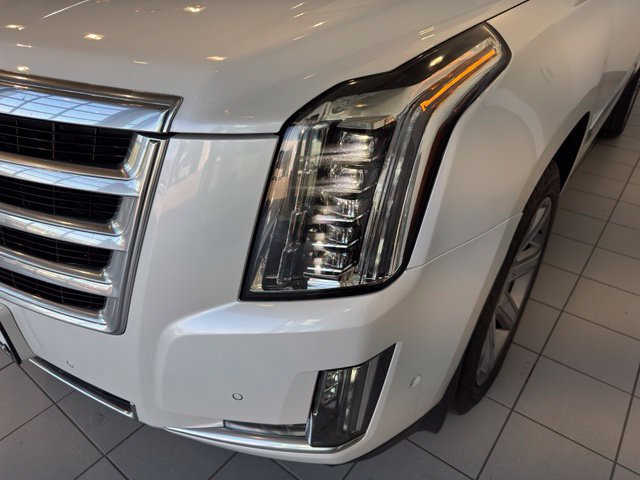 Used 2019 Cadillac Escalade Premium Luxury AWD/4WD image 40