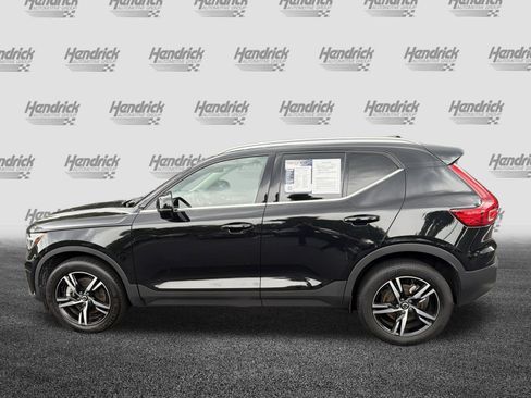 Certified 2023 Volvo XC40 B5 Plus AWD/4WD image 7