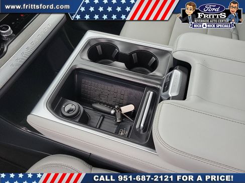 Certified 2025 Ford Expedition Platinum w/ Driver's Package AWD/4WD image 8