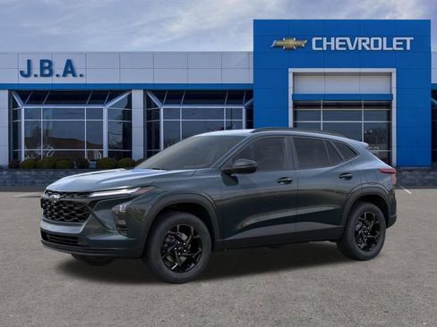 New 2026 Chevrolet Trax LT w/ Driver Confidence Package FWD image 2