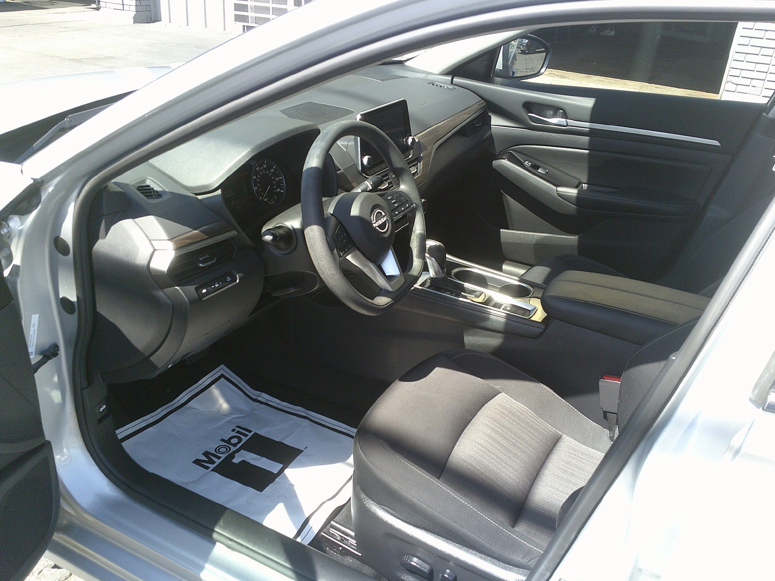 Used 2023 Nissan Altima 2.5 SV AWD/4WD image 17