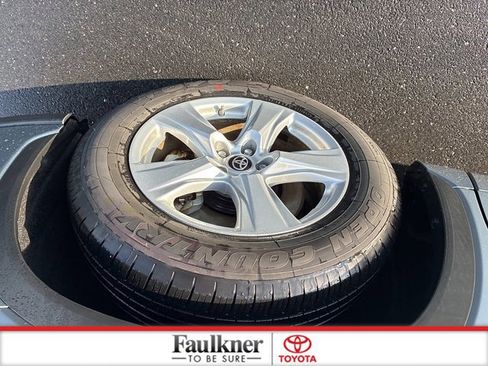 Used 2023 Toyota Highlander LE image 18