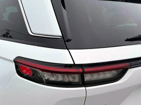 Used 2023 Jeep Grand Cherokee 4WD 4xe w/ Luxury Tech Group II image 7