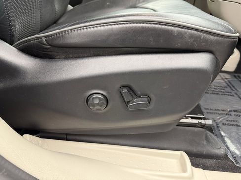 Used 2020 Chrysler Pacifica Limited w/ 8-pass Seating Package image 56