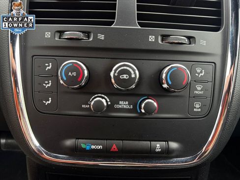 Used 2018 Dodge Grand Caravan SE FWD image 29