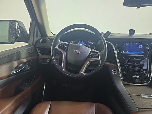 Used 2019 Cadillac Escalade ESV Luxury image 6