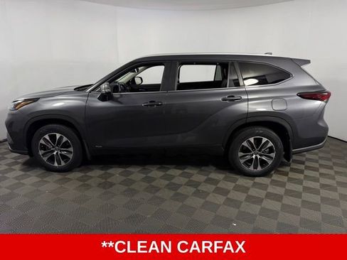 Used 2025 Toyota Highlander XLE image 5