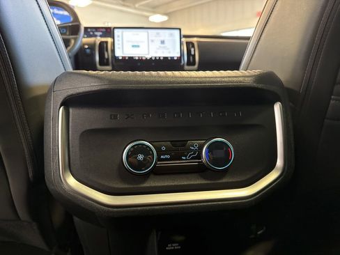 Used 2025 Ford Expedition Max Active AWD/4WD image 27