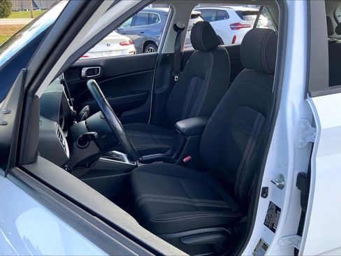 Used 2022 Hyundai Venue SEL image 7