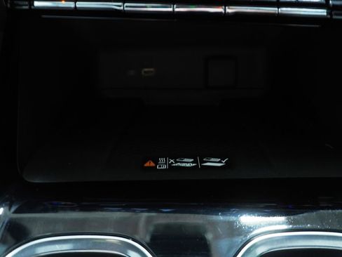 Used 2025 Chevrolet Traverse High Country AWD/4WD image 24