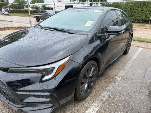 Used 2025 Toyota Corolla SE FWD image 1