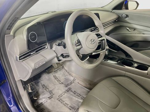 Used 2023 Hyundai Elantra SEL w/ Convenience Package FWD image 9