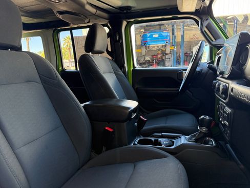 Used 2018 Jeep Wrangler Unlimited Sport S AWD/4WD image 27