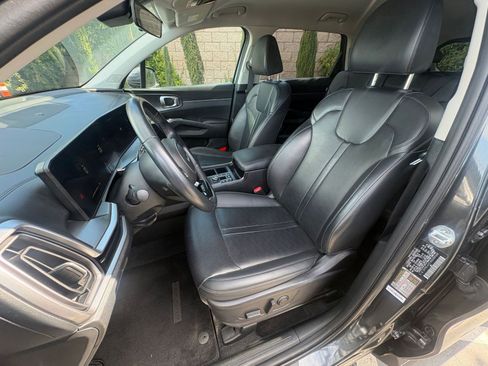 Used 2024 Kia Sorento S image 38