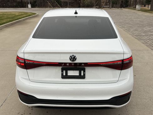 Certified 2025 Volkswagen Jetta S image 9