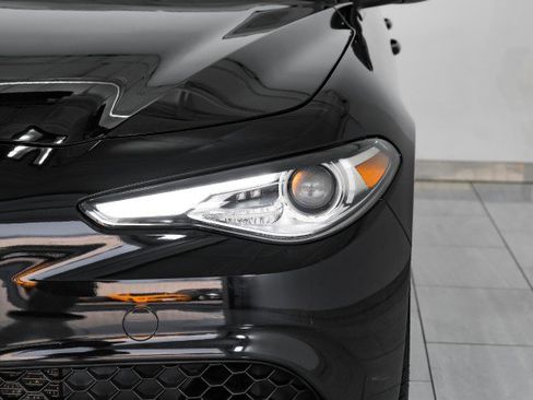 Used 2019 Alfa Romeo Giulia w/ Quick Order Package 22K Sport image 43