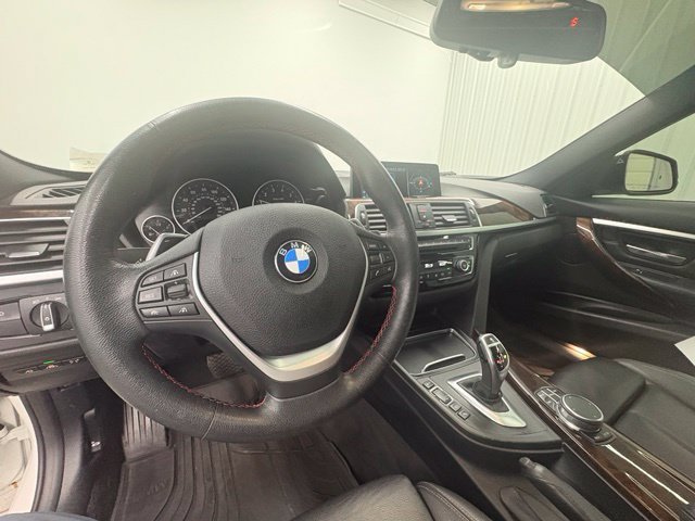 Used 2017 BMW 330i xDrive Sedan AWD/4WD image 18