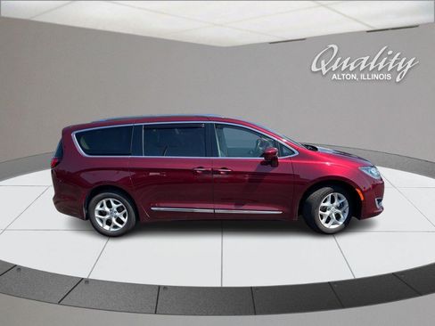 Used 2020 Chrysler Pacifica Touring-L Plus w/ Tire & Wheel Group FWD image 3