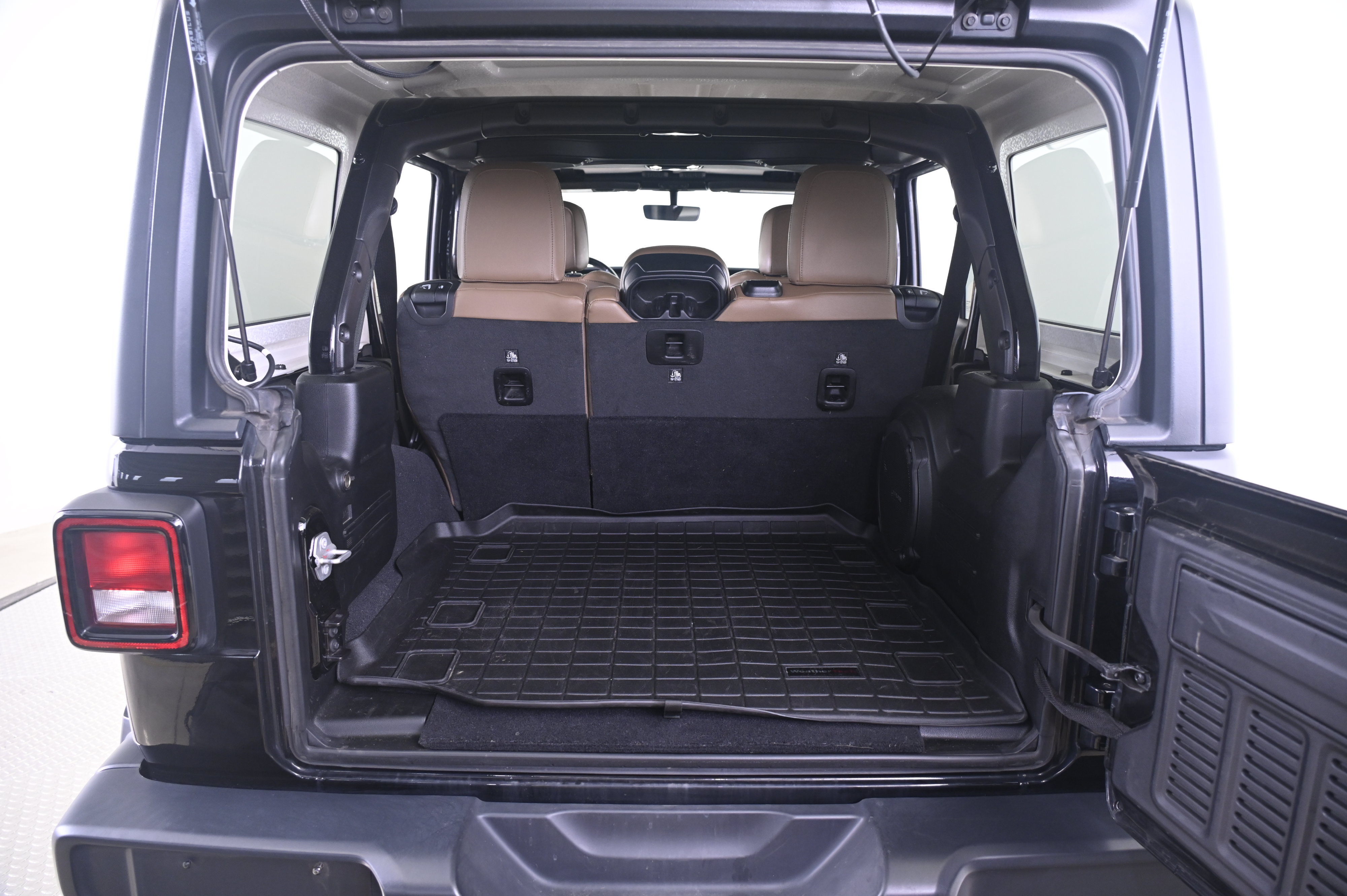 Used 2020 Jeep Wrangler Unlimited Sahara AWD/4WD image 15