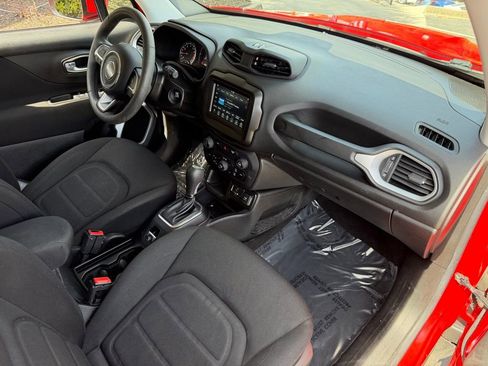 Used 2019 Jeep Renegade Latitude FWD image 33