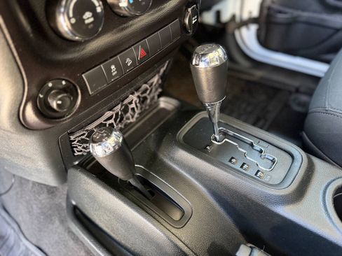 Used 2018 Jeep Wrangler Unlimited Sport AWD/4WD image 17