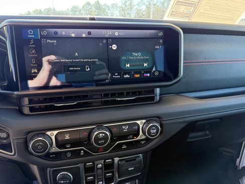 Used 2024 Jeep Wrangler Rubicon image 8