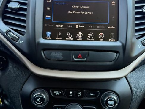 Used 2015 Jeep Cherokee Latitude w/ Trailer Tow Group FWD image 32