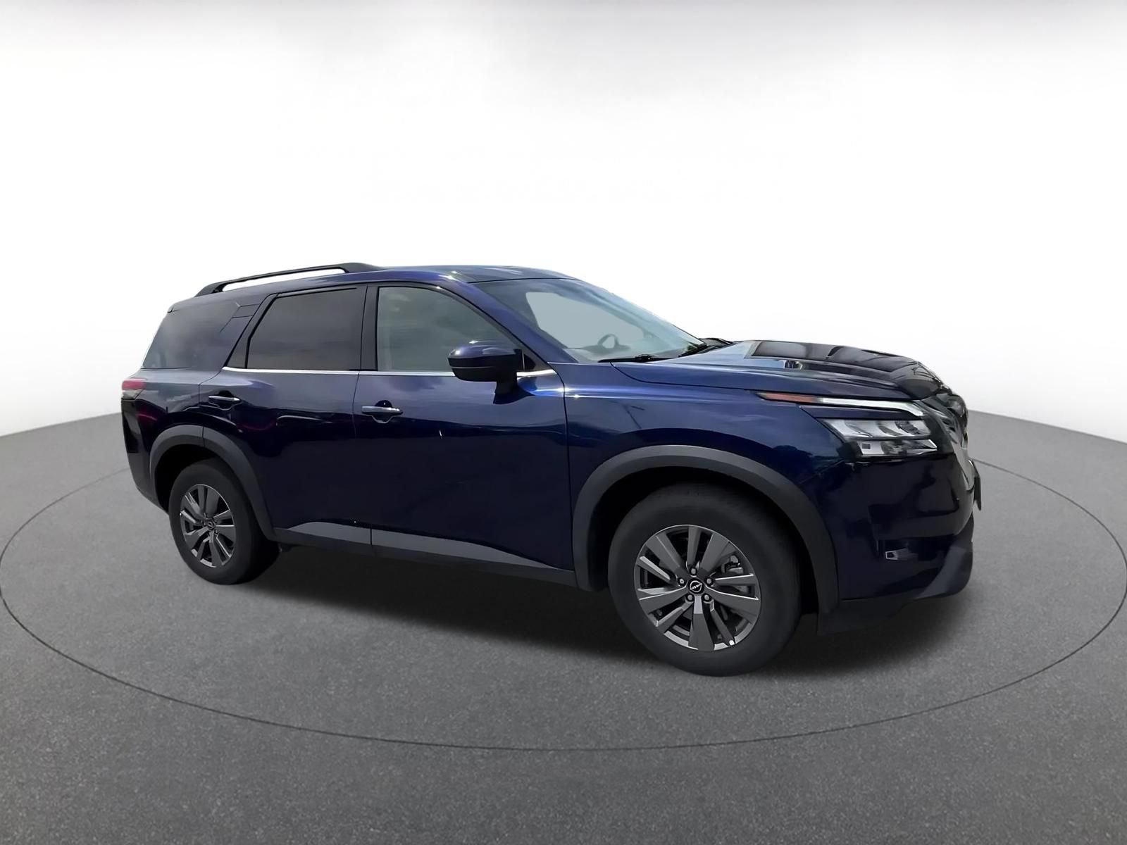Used 2025 Nissan Pathfinder SV AWD/4WD image 2