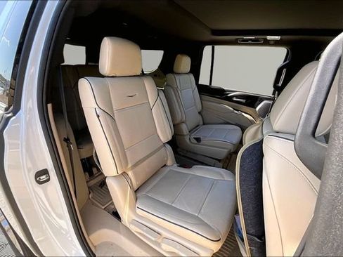 Used 2023 Cadillac Escalade ESV Premium Luxury w/ Performance Package AWD/4WD image 17