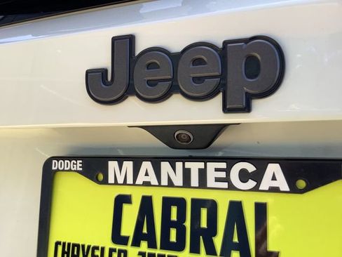 Used 2021 Jeep Renegade Latitude FWD image 27