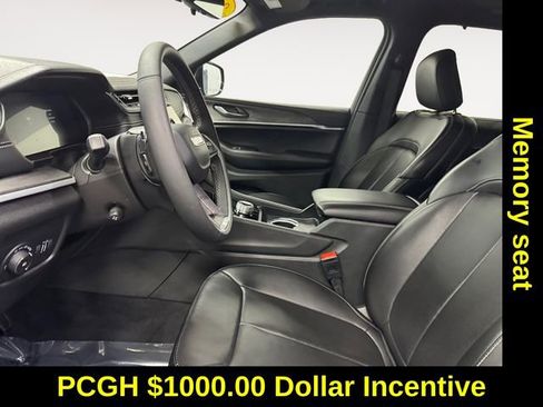 Used 2024 Jeep Grand Cherokee Limited w/ Luxury Tech Group II image 7