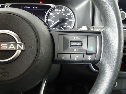 Used 2023 Nissan Rogue SV image 25