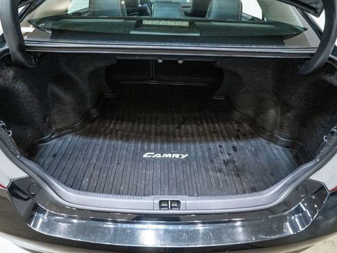 Used 2017 Toyota Camry SE w/ Moonroof Package image 30