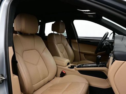 Certified 2022 Porsche Macan AWD/4WD image 18