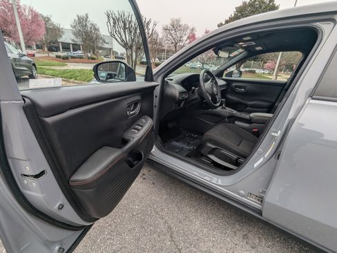 Used 2023 Honda HR-V Sport image 8