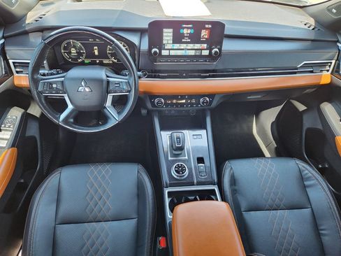 Used 2023 Mitsubishi Outlander 4WD Plug-In Hybrid image 24
