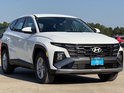 New 2026 Hyundai Tucson SE image 7