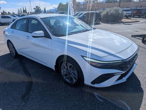 Used 2025 Hyundai Elantra Hybrid image 7