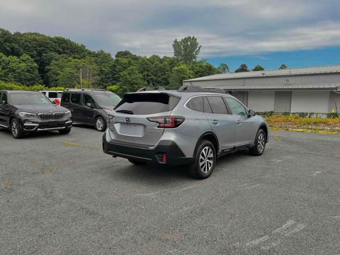 Used 2022 Subaru Outback Premium image 7