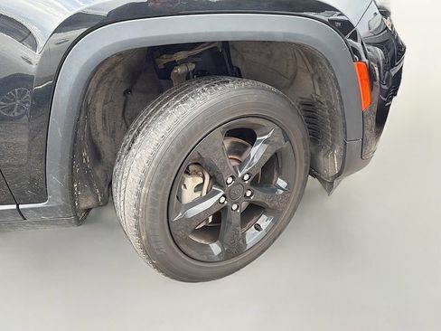 Used 2023 Jeep Grand Cherokee L Laredo AWD/4WD image 10