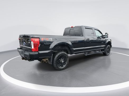 Used 2019 Ford F350 Lariat image 4