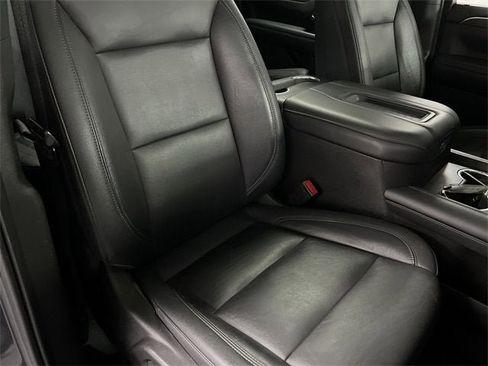 Used 2021 Chevrolet Suburban Z71 w/ Luxury Package image 28