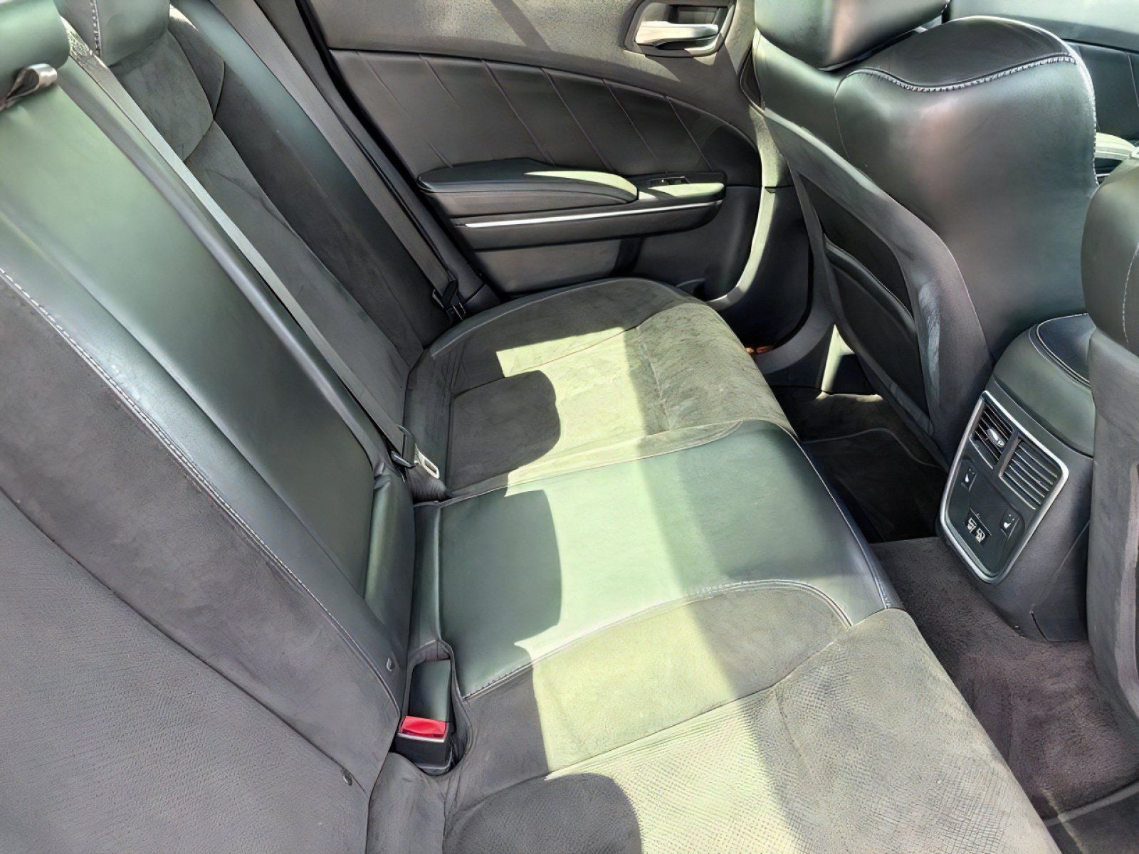 Used 2016 Dodge Charger R/T Scat Pack w/ Technology Group RWD image 12
